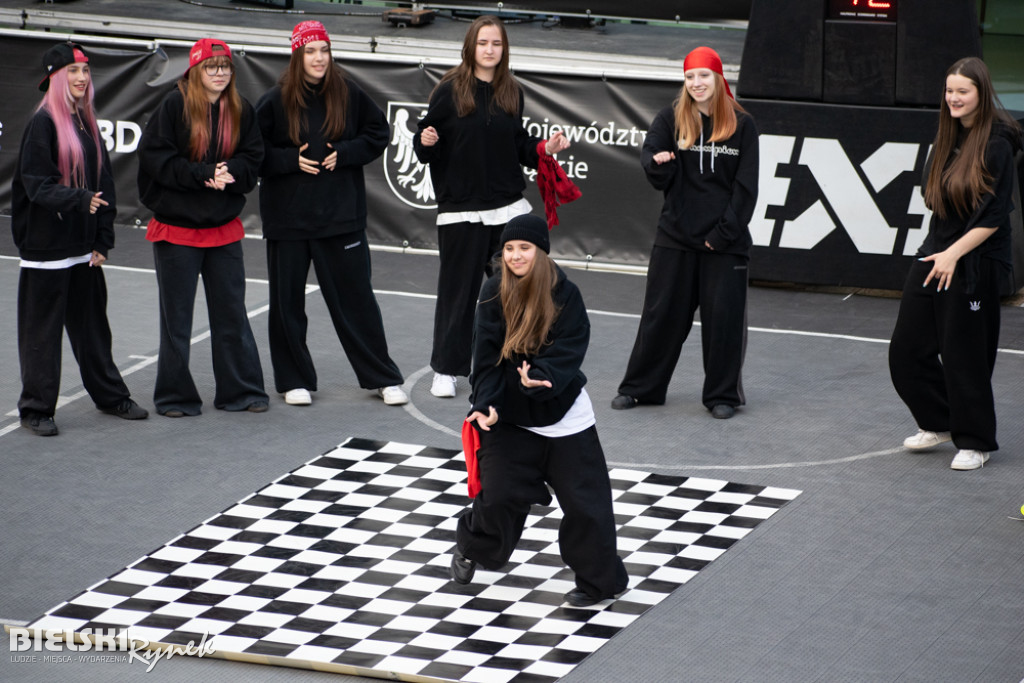 W przerwach meczy - pokazy taneczne 4South dance team W przerwach meczy - pokazy taneczne 4South dance team