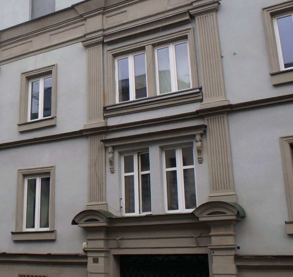 Elewacja budynku przy ulicy Krakusa 9 Elewacja budynku przy ulicy Krakusa 9