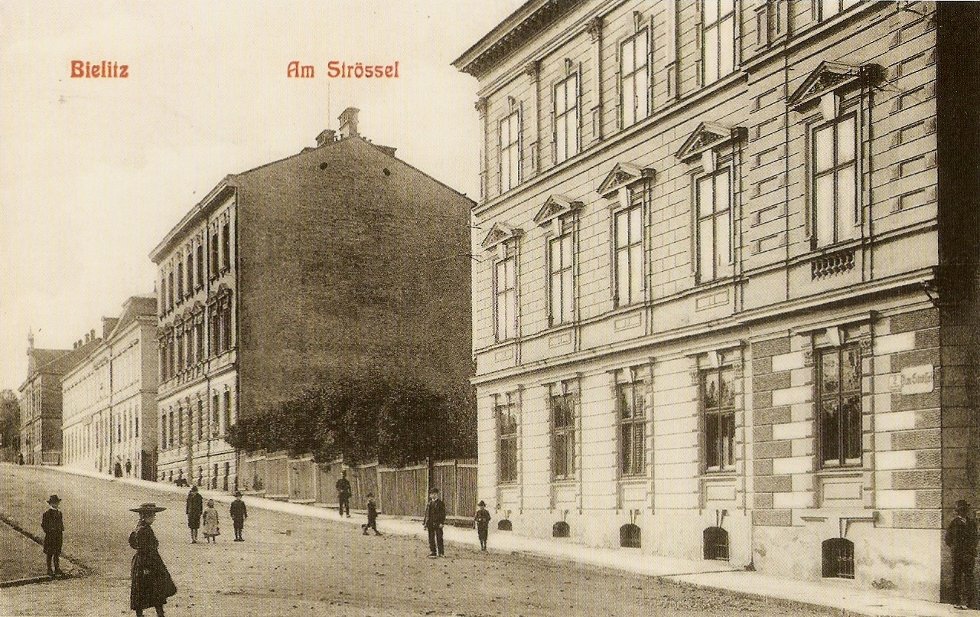 Bielsko-Biała i okolice - historia pocztówką pisana Monika Ćwikowska-Broda, Wiesław Ćwikowski Oficyna Wydawnicza M-C Bielsko-Biała 2008 kamienica przy Słowackiego 21