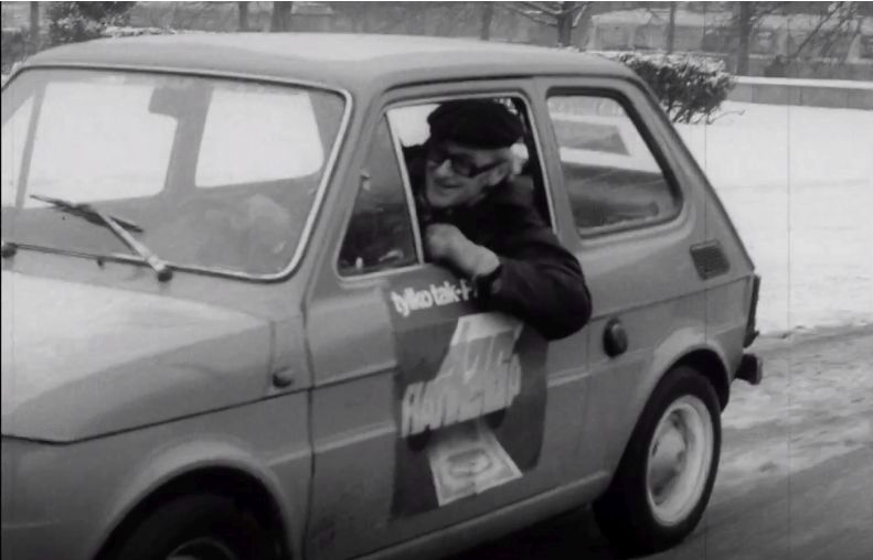 Jarema Stępowski z dumą jeździ fiatem ulicami stolicy Jarema Stępowski z dumą jeździ fiatem ulicami stolicy