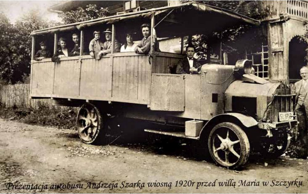 Auto-omnibus Andrzeja Szarka kursujący na linii Bielsko-Szczyrk. Foto: Archiwum rodziny Szarek, fotografia udostępniona dzięki uprzejmości ks. dr Piotra Szarka. Auto-omnibus Andrzeja Szarka kursujący na linii Bielsko-Szczyrk. Foto: Archiwum rodziny Szarek, fotografia udostępniona dzięki uprzejmości ks. dr Piotra Szarka.