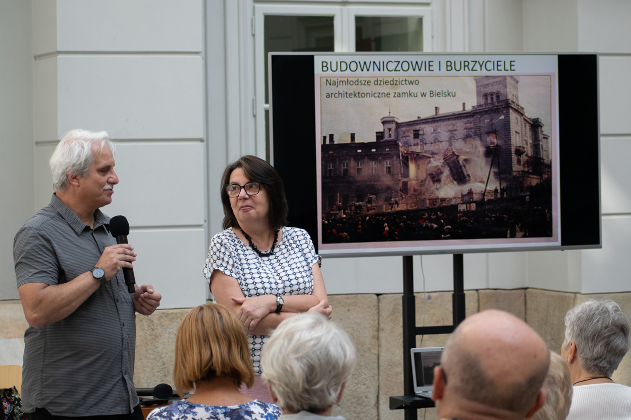 Bogusław i Bożena Chorąży w zamkowym atrium Spotkanie w zamkowym atrium