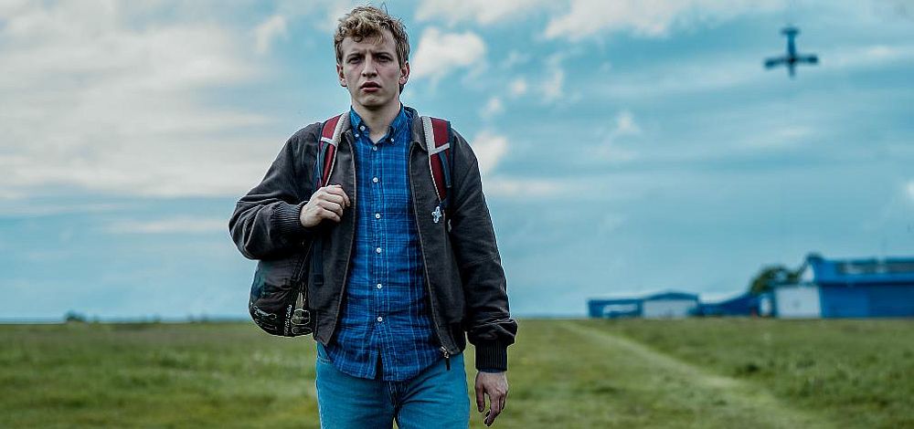 Kadr z filmu Polot - Maciej Musiałowski na lotnisku w Aleksandrowicach Kadr z filmu Polot - Maciej Musiałowski na lotnisku w Aleksandrowicach