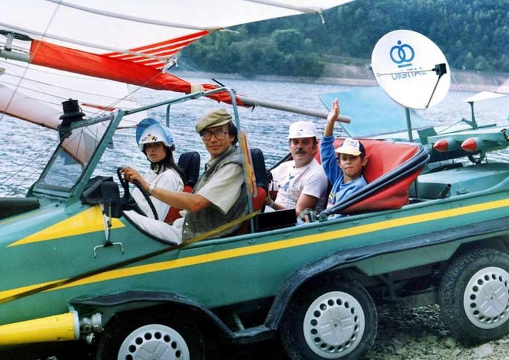 Kadr z filmu - w tle jezioro Międzybrodzkie Kadr z filmu - w tle jezioro Międzybrodzkie