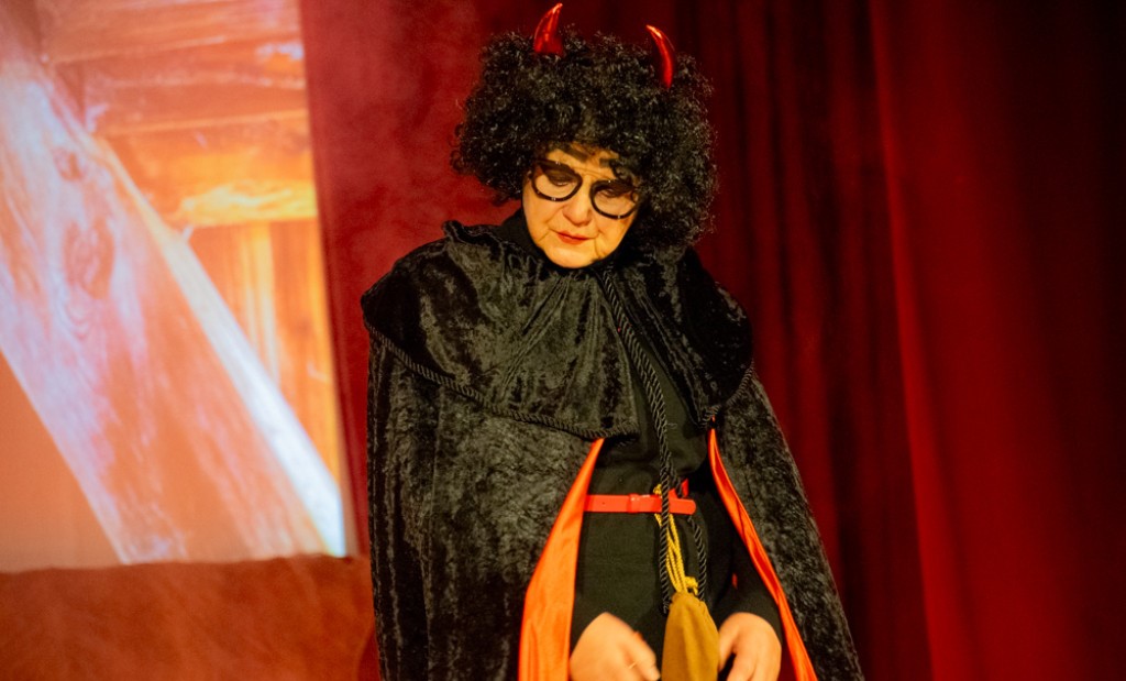 Jadwiga Kreis jako dr Solfernus Spektakl IGRASZKI Z DIABŁEM