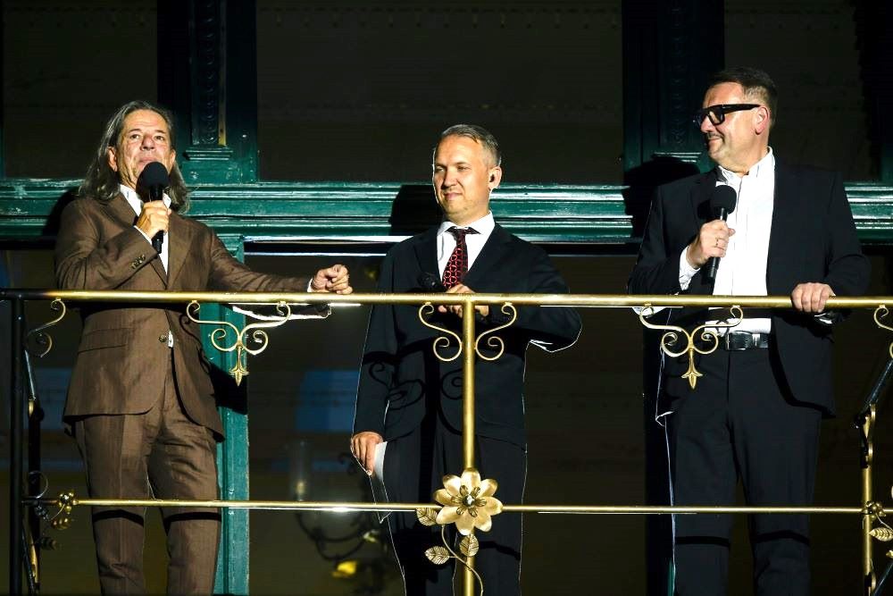 W oknie Teatru Polskiego: Witold Mazurkiewicz, Jan Młynarski i Jarosław Klimaszewski W oknie Teatru Polskiego