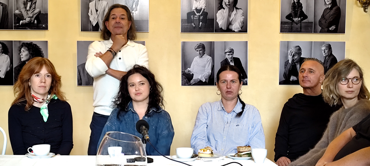 Twórcy spektaklu SŁUŻĄCE DO WSZYSTKIEGO - konferencja prasowa Spektakl Służące do wszystkiego