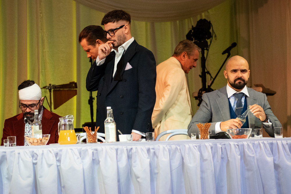 Fragment spektaklu TESTOSTERON w reż. Witolda Mazurkiewicza Sztuka TESTOSTERON