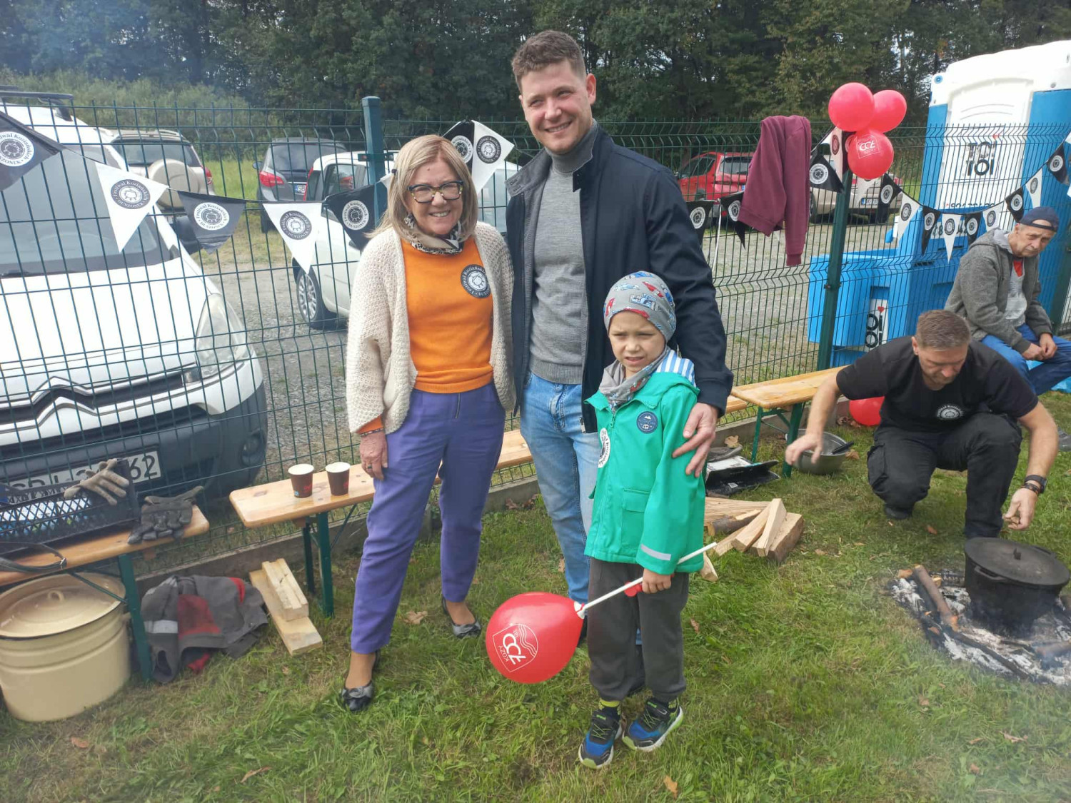 Wójt Jacek Kaliński w towarzystwie syna i Barbary Lubowskiej